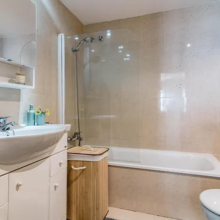 Amazing 2-bedroom Retreat In Nueva Andalucia, Steps From Centro Plaza Apartment