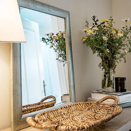 Amazing 2-bedroom Retreat In Nueva Andalucia, Steps From Centro Plaza Apartment *