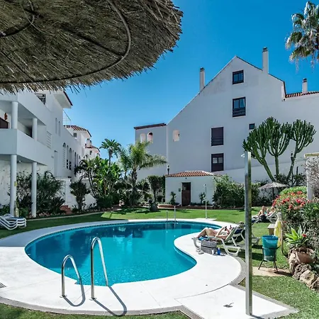 Apartment Amazing 2-bedroom Retreat In Nueva Andalucia, Steps From Centro Plaza