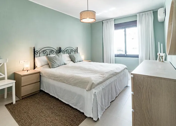 Apartment Amazing 2-bedroom Retreat In Nueva Andalucia, Steps From Centro Plaza *
