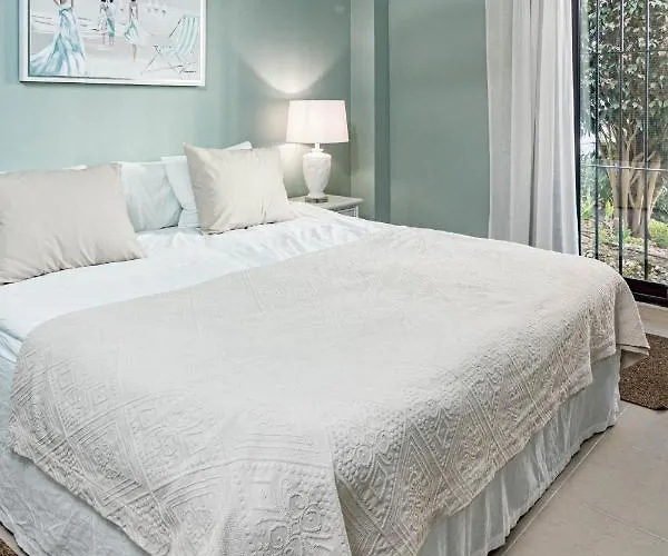 Amazing 2-bedroom Retreat In Nueva Andalucia, Steps From Centro Plaza