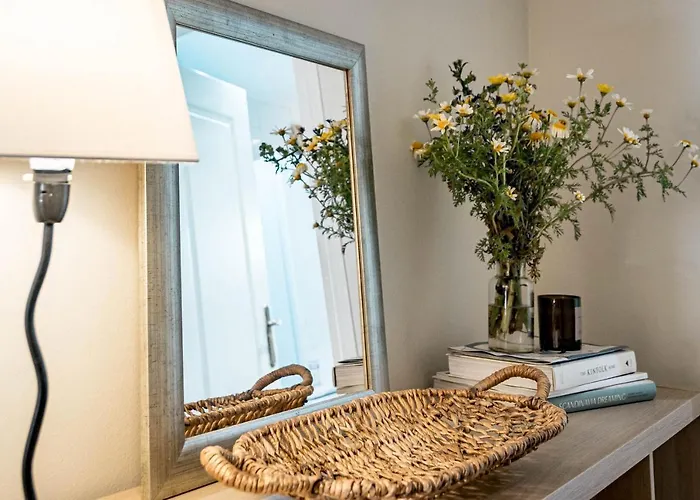 Amazing 2-bedroom Retreat In Nueva Andalucia, Steps From Centro Plaza Apartment *