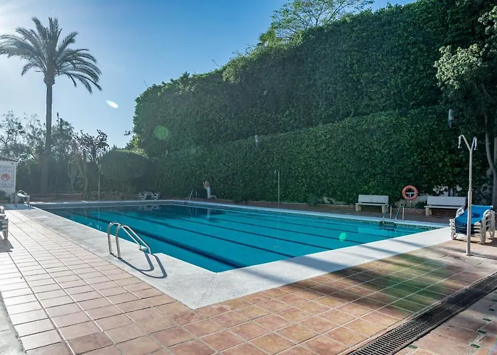Amazing 2-bedroom Retreat In Nueva Andalucia, Steps From Centro Plaza