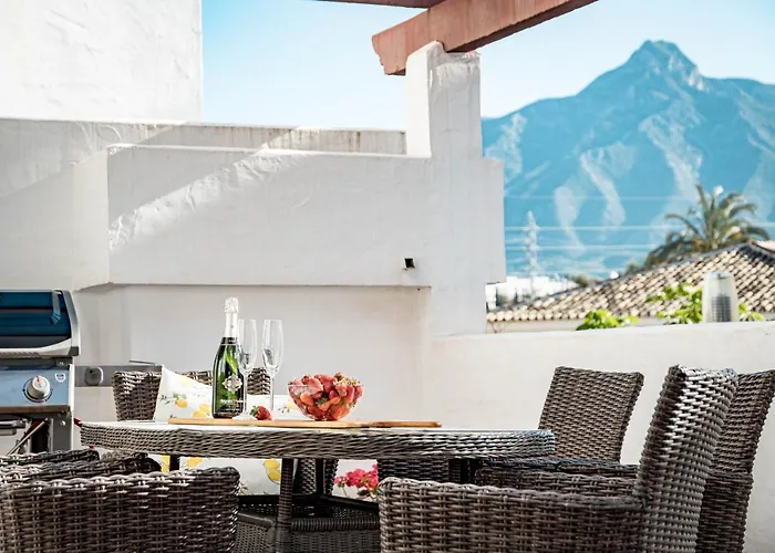 Apartment Amazing 2-bedroom Retreat In Nueva Andalucia, Steps From Centro Plaza *